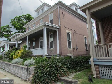 129 W 3rd St, Waynesboro, PA 17268 - photo 4
