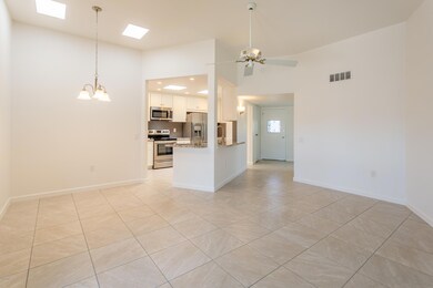 ARIZONA ROOM TO KITCHEN