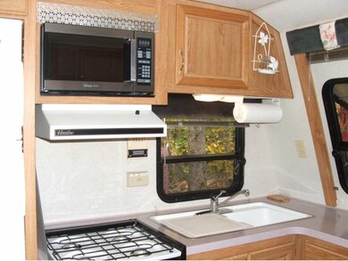 Fully Applianced Kitchen
