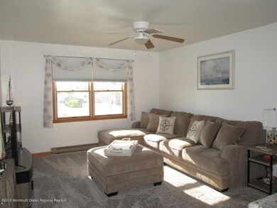 Living room 4