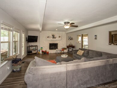 3008 E Memphis St, Broken Arrow, OK 74014 - photo 3