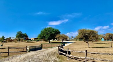 924 Southwoods Dr, Fredericksburg, TX 78624 - photo 7