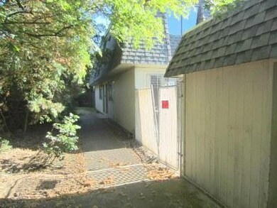 2118 Brookhurst St, Medford, OR 97504 - photo 3