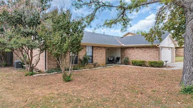 2009 Wildewood Dr, Ardmore, OK 73401 - photo 2