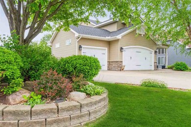 3359 Falcon Dr NE, Cedar Rapids, IA 52402 - photo 3