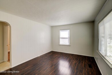 9113 Maple Rd, Louisville, KY 40229 - photo 4