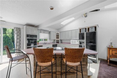 4135 E 30th St, Des Moines, IA 50317 - photo 5