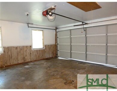 Parking Lot/Garage. 2 car garage
