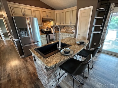 909 Regency Ct, Trenton, OH 45067 - photo 5