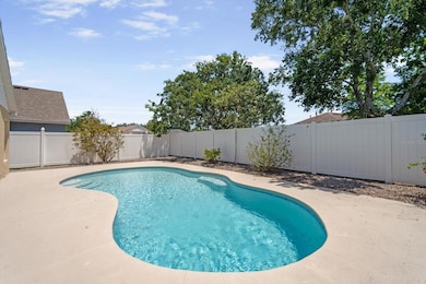 Refreshing Pool to cool off and enjoy Fl Living