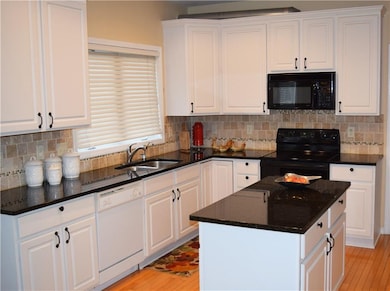 9872 Parkshore Dr, Fishers, IN 46038 - photo 6