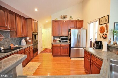 9386 Colbert Ct, Fairfax, VA 22032 - photo 3
