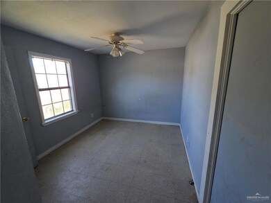 Unfurnished room featuring light flooring and ceiling fan