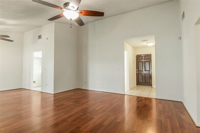 4016 Spring Brook Ct, Pearland, TX 77584 - photo 6