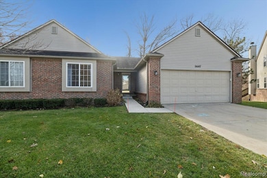 2607 S Moonglow Ct unit 35, Hartland, MI 48353 - photo 2