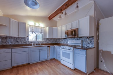 1570 E 26th St, Merced, CA 95340 - photo 4