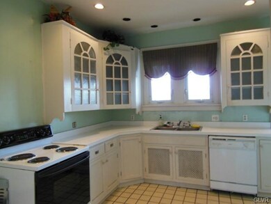 1818 W Highland St, Allentown, PA 18104 - photo 4