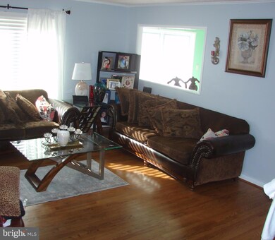 9301 Bathgate Ct, Montgomery Village, MD 20886 - photo 4