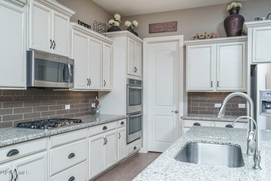 10) KITCHEN