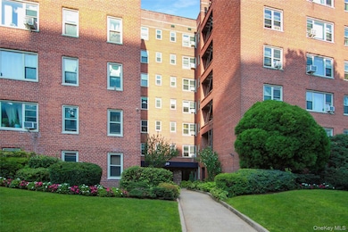 Weskora Owners' Corporation unit 4C, White Plains, NY 10601 - photo 2