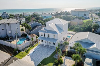 3-Minute Walk to the Gulf