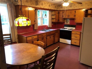 Eat-In Kitchen