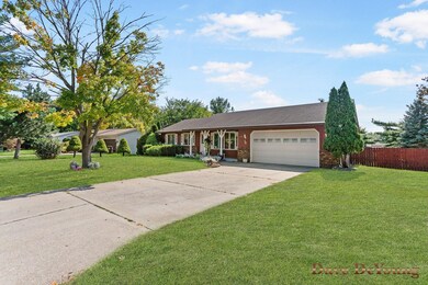 2-web-or-mls-112 Surry Oak Dr, Holland-2