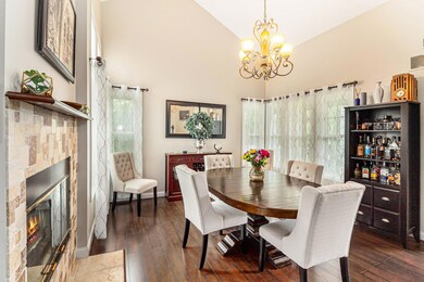 Family rm/formal dining