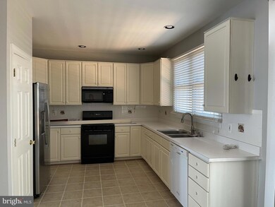 9906 Michael Schar Ct, Vienna, VA 22181 - photo 6