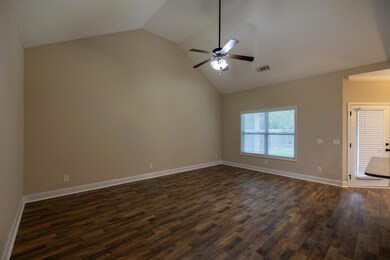 279 Tulip Dr-12