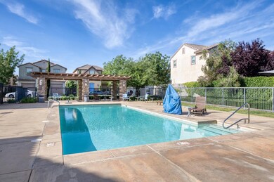 COMMUITY POOL INCLUDED WITH THE HOA
