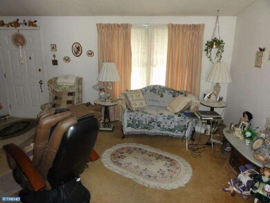 126 Penns Grant Dr, Morrisville, PA 19067 - photo 3