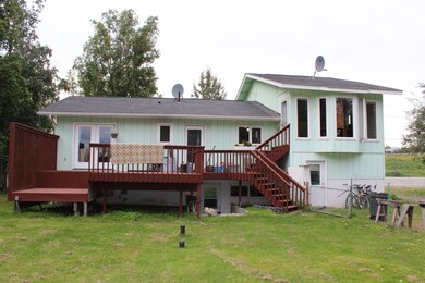 22Back of House, large deck, jacuzzi dec