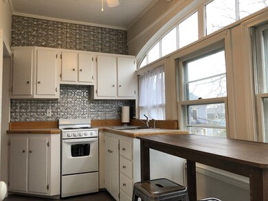 7 Mount Vernon St unit 3, Newport, RI 02840 - photo 4
