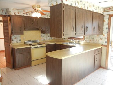 17 x 15 Eat-In Kitchen with island, desk area and 
