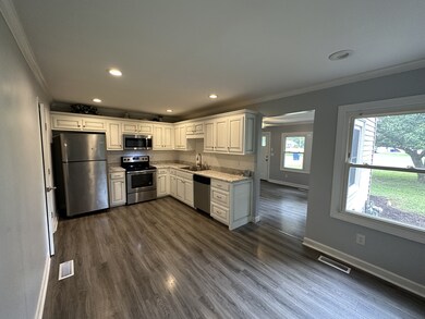 902 Adams Dr, Shelbyville, TN 37160 - photo 5