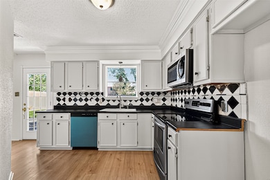 4911 Meadowood Cir, Baytown, TX 77521 - photo 4