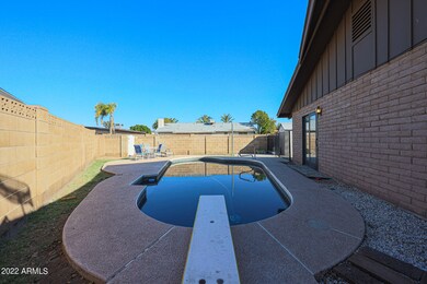 Sparkling Diving Pool
