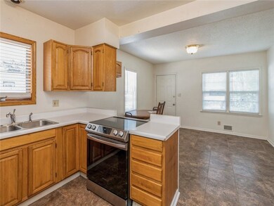 700 E Dunham Ave, Des Moines, IA 50315 - photo 7