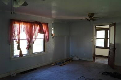 469 W 24th St N, Newton, IA 50208 - photo 4