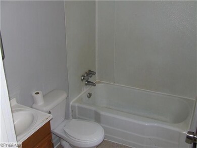 1414 Furlough Ave, High Point, NC 27260 - photo 5