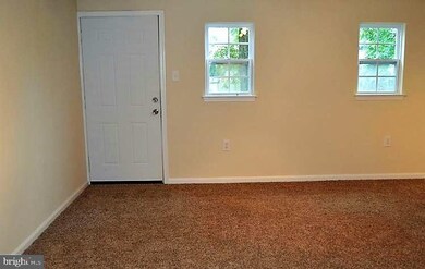 807 Regis Ct, Halethorpe, MD 21227 - photo 4