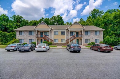 819 Belmont Dr, High Point, NC 27263 - photo 2