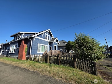 321 12th St, Raymond, WA 98577 - photo 3