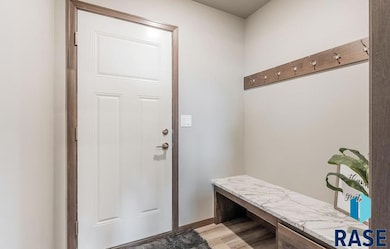 632 N Yankee Ave, Sioux Falls, SD 57110 - photo 2