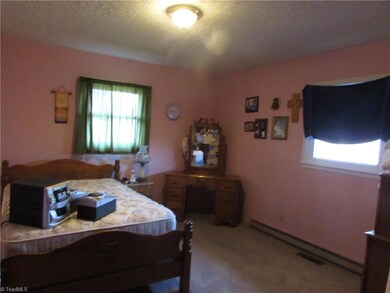 330 Clearview Dr, Asheboro, NC 27205 - photo 4