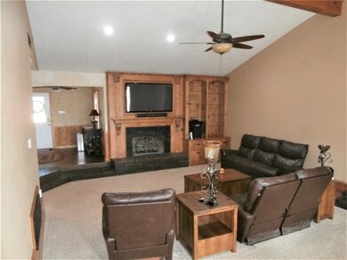 250 Meadow Brook Ct, Springtown, TX 76082 - photo 7