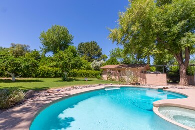 Sparkling Diving Pool
