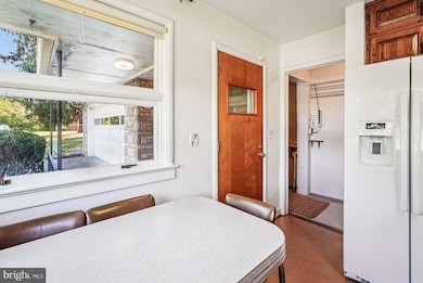 221 S Maple Ave, Purcellville, VA 20132 - photo 5