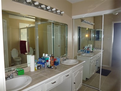 3 Regency Ln, Houston, TX 77088 - photo 4